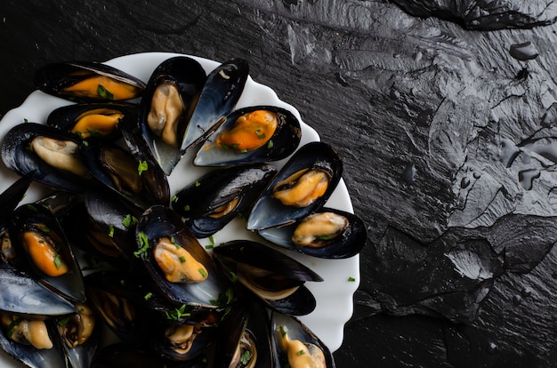 Cozze appena cucinate con prezzemolo