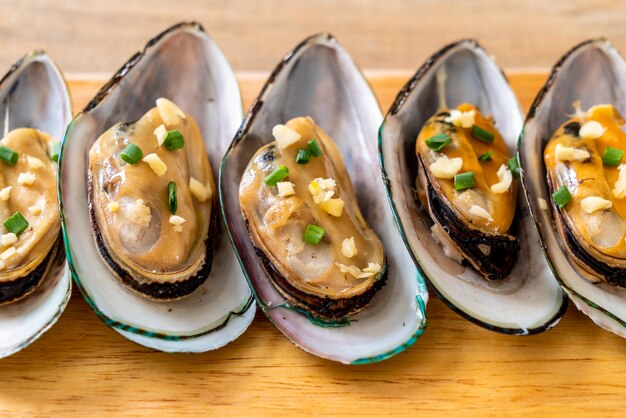 cozze con limone e aglio