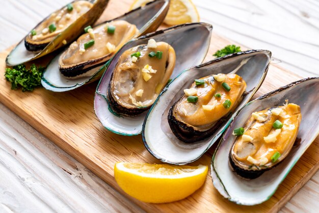 cozze con limone e aglio