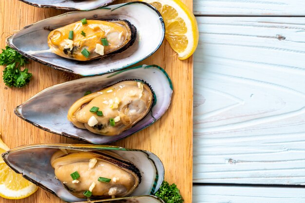 cozze con limone e aglio