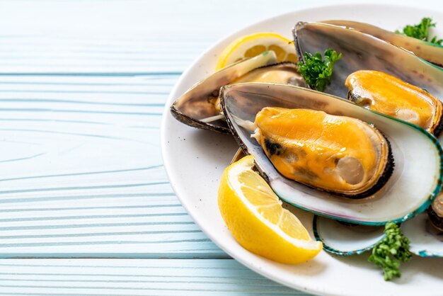 cozze con limone e prezzemolo