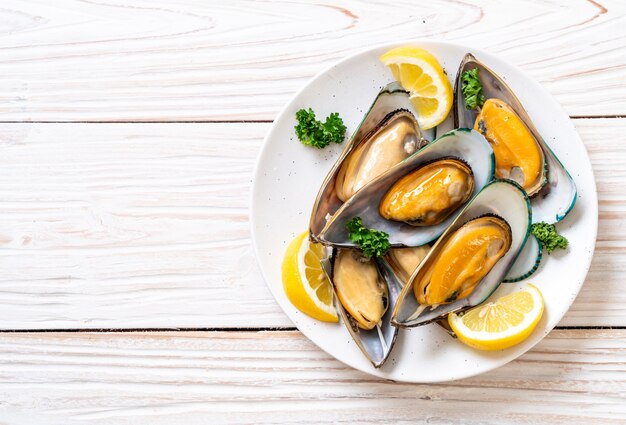 cozze con limone e prezzemolo