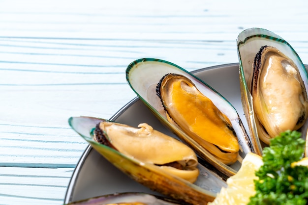 cozze con limone e prezzemolo