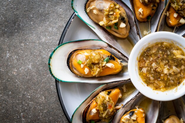 cozze con salsa di pesce piccante