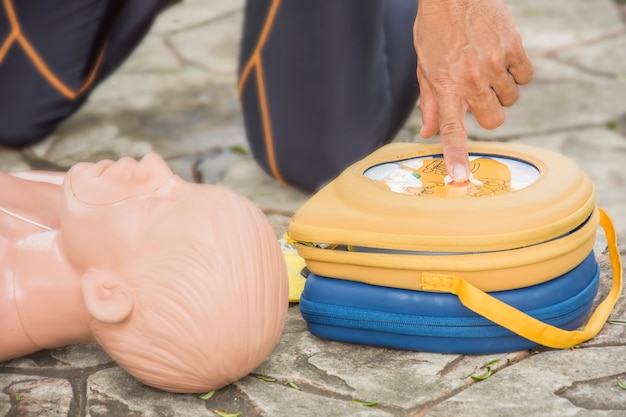 cpr e aed training bambino vittima annegamento