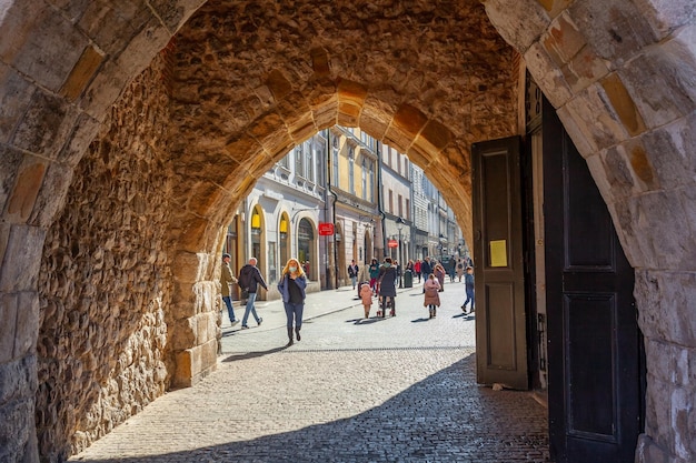 Cracovia Polonia 14 marzo 2022 Particolare la porta di San Floriano a Cracovia lato nord