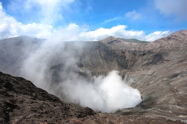 Cratere del vulcano di Bromo nel parco nazionale di Bromo Tengger Semeru, East Java, Indonesia