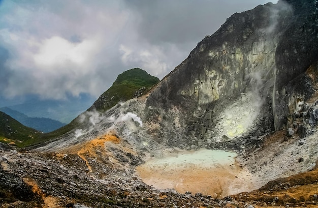 Cratere del vulcano Gunung Sibayak