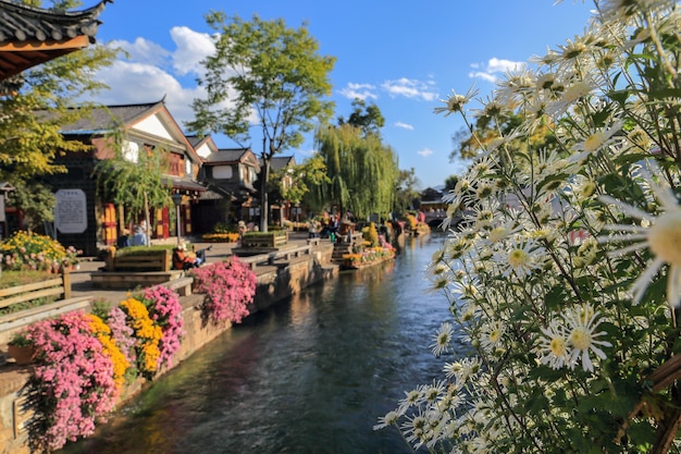 Creek alla città vecchia di Lijiang , sito del Patrimonio Mondiale , Yunnan, Cina, Asia