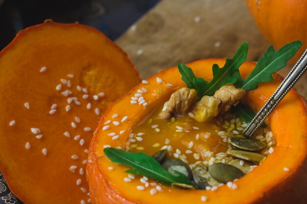 Crema di zucca con noci