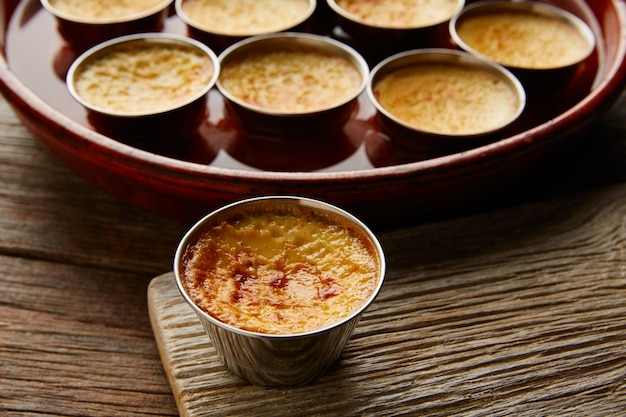 Crema pasticcera Caramel Flan dessert bain marie