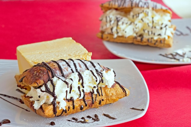 Creme puff riempite di gelato alla vaniglia