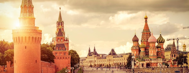 Cremlino di Mosca e Cattedrale di San Basilio sulla Piazza Rossa