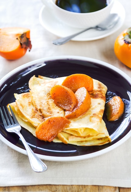 Crepe con cachi saltati al caffè