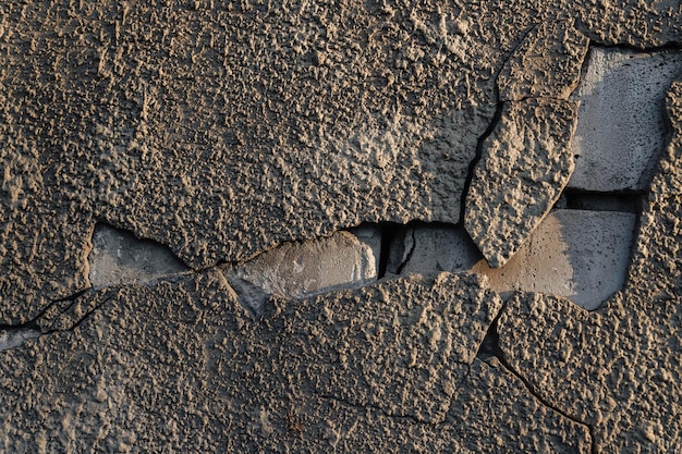 Crepe nell'intonaco Parete dell'edificio che crolla