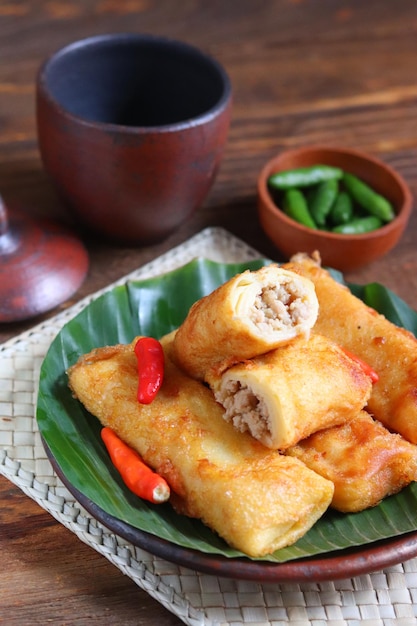 Crepe Sosis Solo o Uovo Fritto con Manzo Tritato o Ripieno di Pollo