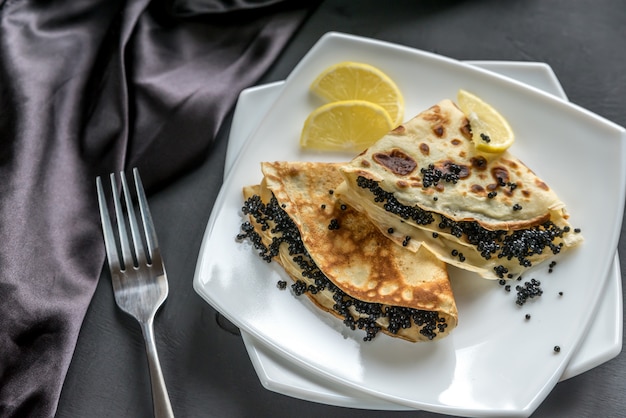 Crepes al caviale nero