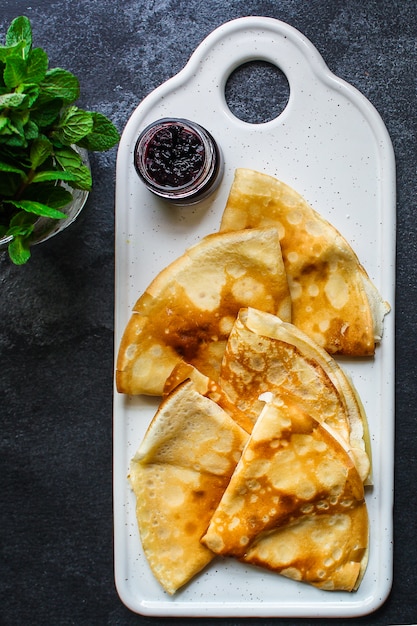 crepes e marmellata, frittelle sottili