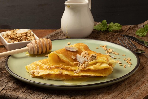 Crepioca brasiliana con miele e muesli