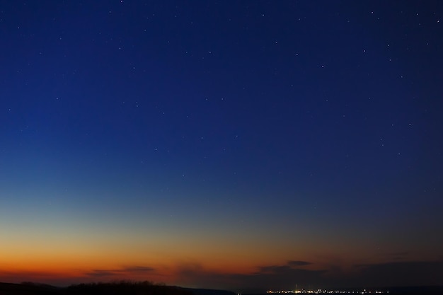 Crepuscolo e cielo dopo il tramonto