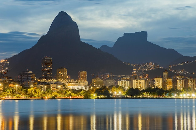 Crepuscolo sulla laguna rodrigo de freitas a Rio de Janeiro