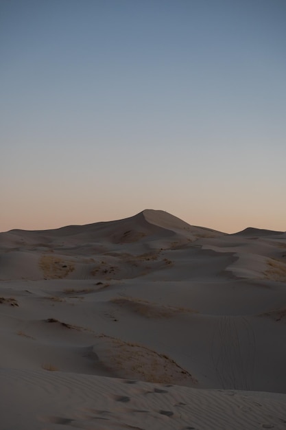 crepuscolo tra le dune del deserto