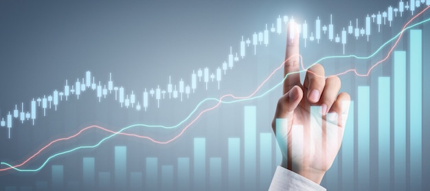 Crescita del grafico del piano dell'uomo d'affari e aumento degli indicatori positivi del grafico nella sua attività