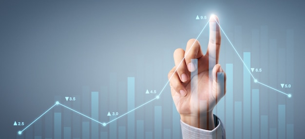 Crescita del grafico del piano dell'uomo d'affari e aumento degli indicatori positivi del grafico nella sua attività