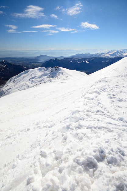 Cresta panoramica innevata