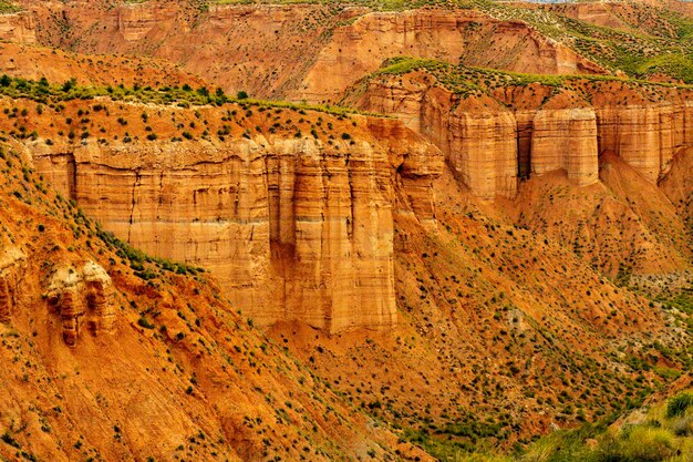 Creste e scogliere del Badland de los Coloraos nel Geopark di Granada.