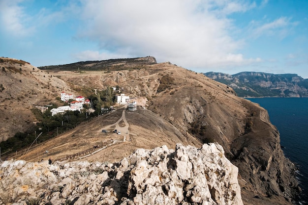 Crimea. Balaklava.Ottobre 2010. Vista del mare dalla montagna. grande paesaggio