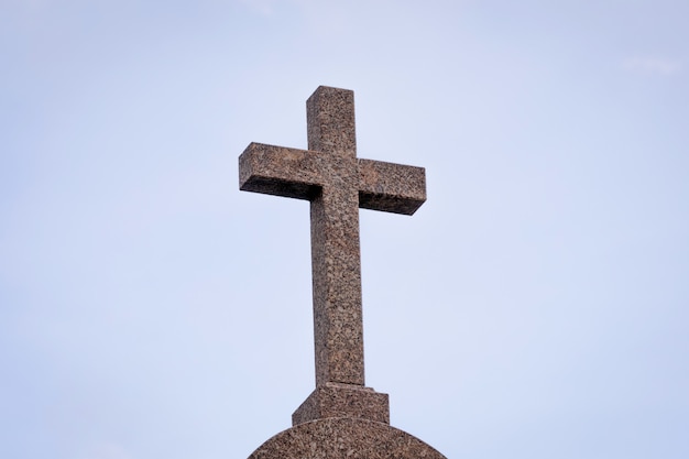 Croce di granito di una chiesa