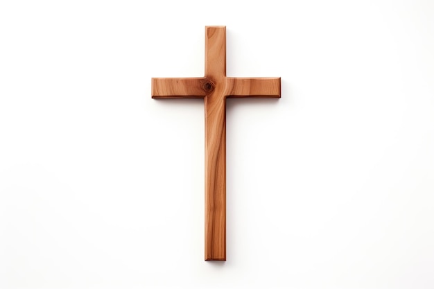 Croce di legno solitaria su sfondo bianco