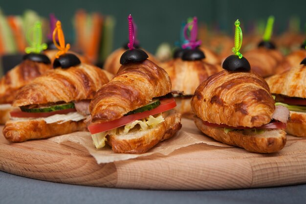 Croissant con carne e verdure