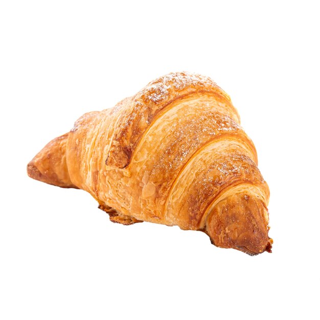 Croissant francese isolato sulla superficie bianca