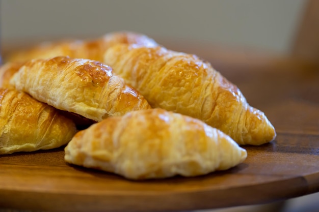 Croissant per la colazione preparato per gli ospiti in hotel o resort