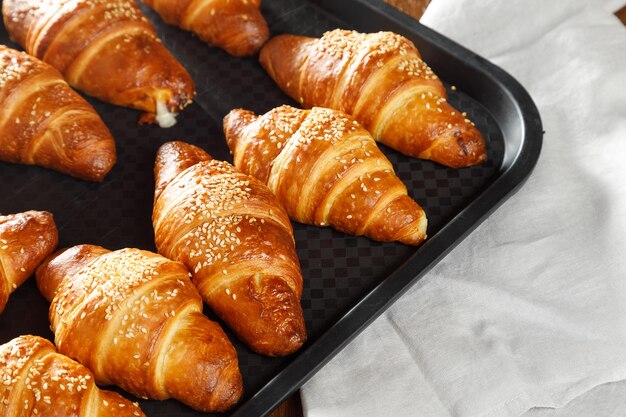 croissant su un piatto