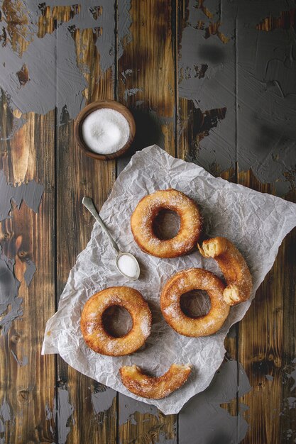 Cronuts di ciambelle di pasta sfoglia