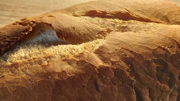 Crosta appetitosa di pane di farina di frumento Pasticceria fresca in pasticceria Croccante su un panino La struttura dell'impasto cotto Prodotto contenente glutine Controindicato nel diabete e nelle diete dimagranti