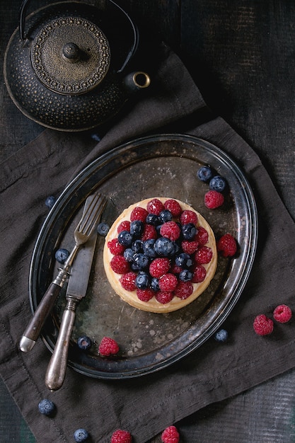 Crostata con frutti di bosco freschi