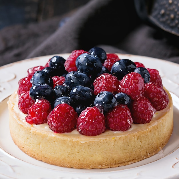 Crostata con frutti di bosco freschi