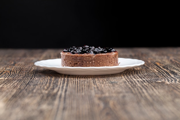 Crostata di frutta con ripieno di formaggio al latte