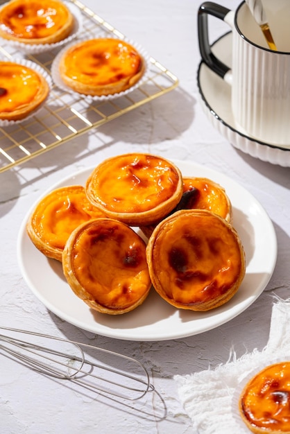 Crostata di uova, dolce tradizionale portoghese, pastel de nata.