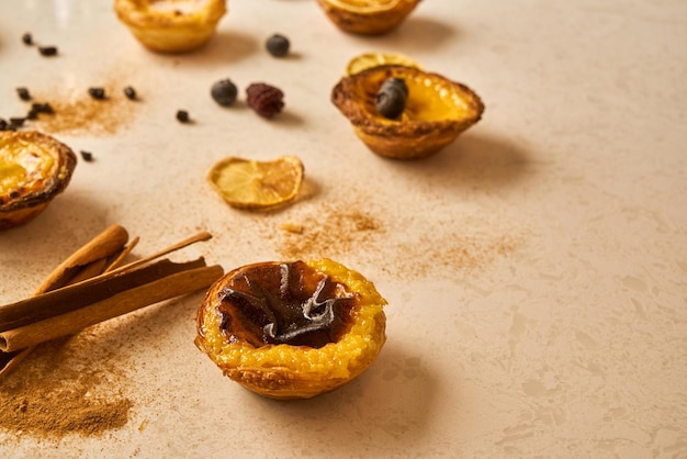 Crostata di uova, dolce tradizionale portoghese, pastel de nata.