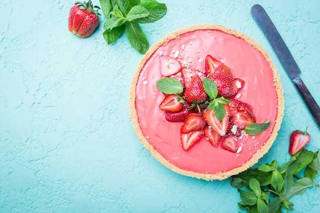 Crostata fresca glassata con fragole