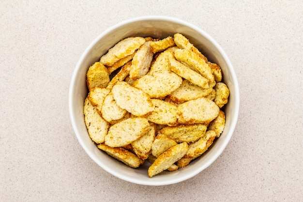 Crostini freschi per zuppe calde autunnali