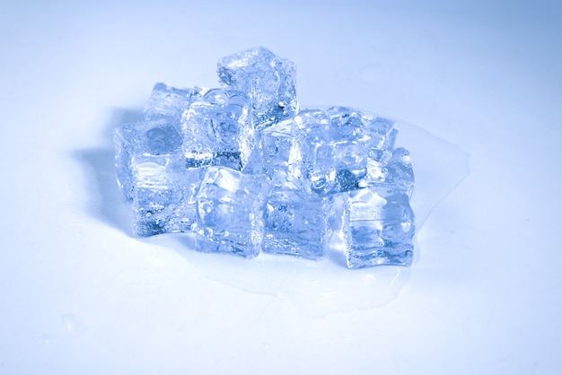 Cubetti di cristallo di ghiaccio, spazio per testo o design