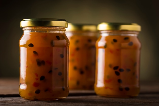 Cubetti di formaggio e tapioca con marmellata di peperoni