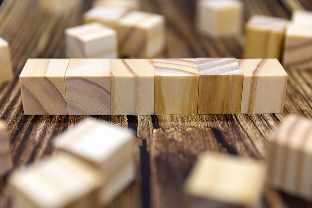 Cubi di blocchi di legno vuoti per il tuo testo spazio libero per modello di concetto di business e banner