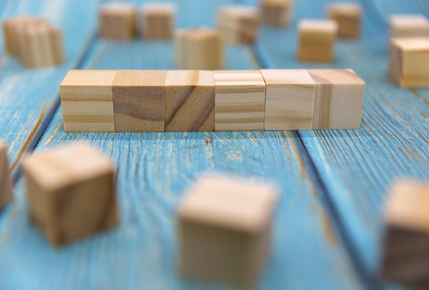 Cubi di blocchi di legno vuoti per il tuo testo spazio libero per modello di concetto di business e banner